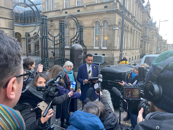 Former Catalan minister Clara Ponsatí and her lawyer, Aamer Anwer, speaking to the press in Edinburgh outside a courthouse on December 12, 2019 (by ANC)